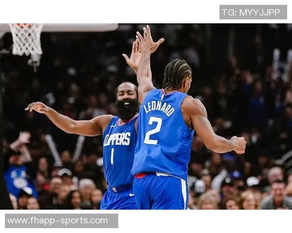 莱昂纳德重返赛场快船官方宣布他结束连续缺席的十场比赛 莱昂纳德重返赛场快船官方宣布他结束连续缺席的十场比赛